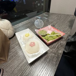 Snowball mochi and Mochi Ball