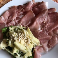 Il Ristorante di De Jean - Local valtenllines meat with celery, apples and walnuts salad