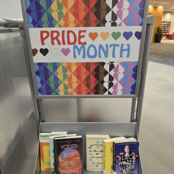 Arlington Heights Memorial Library - Libraries Near Me - Arlington Heights, Illinois