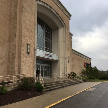 Macy's - Outside entrance to men's - Department Stores Near Me - Chesapeake, Virginia