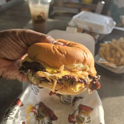 Wamy's Burgers and Beaks - Hamburger