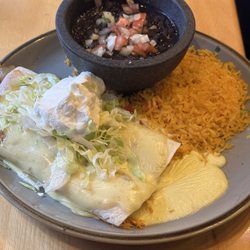 El Centro - Shredded chicken burrito 5/5 with black beans and rice