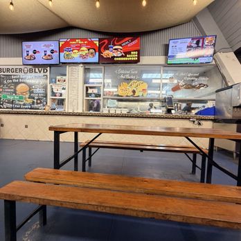 Burger Blvd - Seating area - Burgers Near Me - Redlands, California