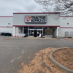 Tractor Supply - Store front.