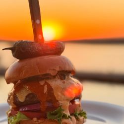 Tower Park Waterfront Grille - Hot burger!!!