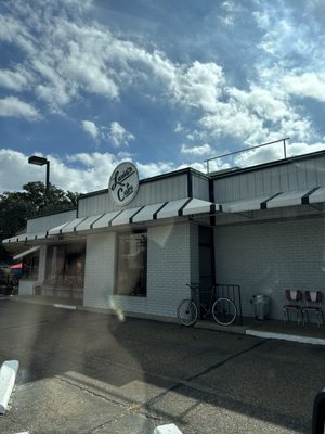 Louie's Cafe by null