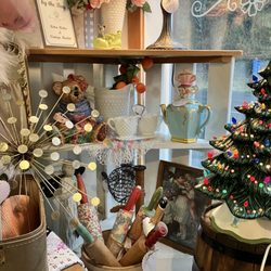 Vintage By the Bay - Vintage Christmas and Holiday decorations