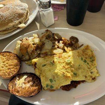 Central Diner South Pasadena - Chorizo Omelette - Breakfast & Brunch Near Me - Pasadena, Florida
