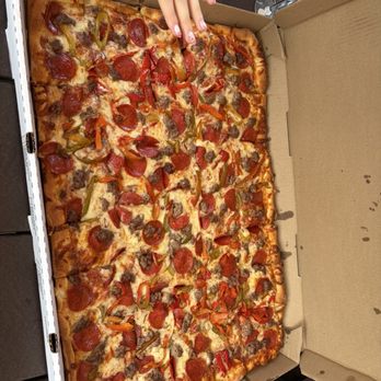 Indian Orchard Pizzeria - Party size combo - Pizza Near Me - Springfield, Massachusetts Indian Orchard Pizzeria - Party size combo - Pizza Near Me - Springfield, Massachusetts