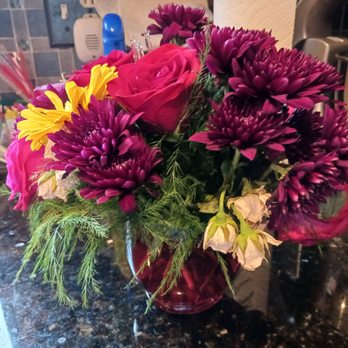 Coleman Florist - The majority of my flowers didn't even last THREE DAYS!!! - Florists Near Me - Pacific, Missouri