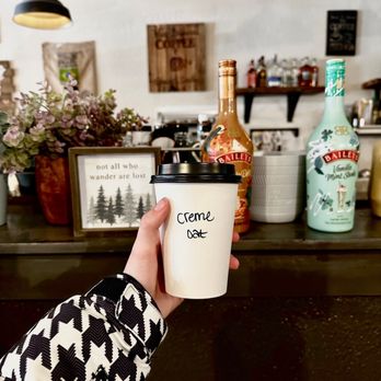 Mountain View Coffee Bar - Crème Brûlée latte with oatmilk - Cafes Near Me - Breckenridge, Colorado Mountain View Coffee Bar - Crème Brûlée latte with oatmilk - Cafes Near Me - Breckenridge, Colorado