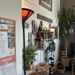 Loop Trail Cafe - Bookshelves
