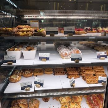 Paris Baguette - Bakeries Near Me - Olivette, Missouri