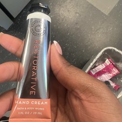 J's Beauty Outlet - Hand cream