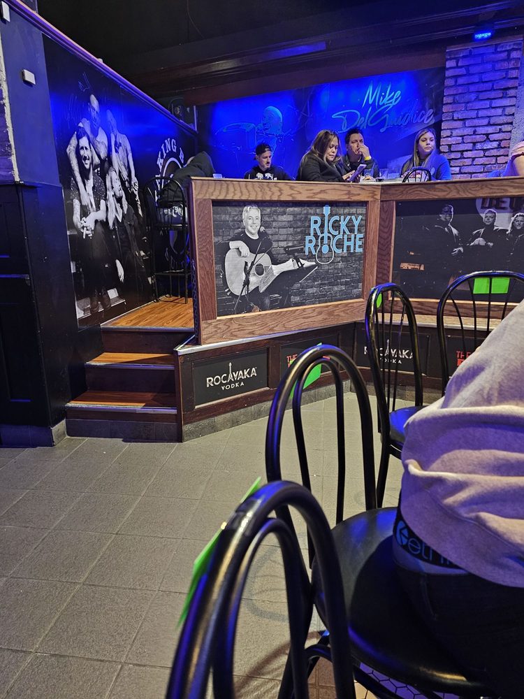 MULCAHY’S PUB AND CONCERT HALL Updated October 2024 71 Photos & 136