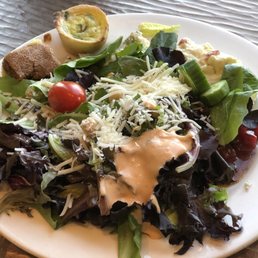 self-assembles salad ate from the salad bar (lunch and breakfast is the same) self-assembles salad ate from the salad bar (lunch and breakfast is the same)