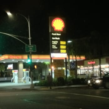 Hillcrest Shell - A la noche. - Gas Stations Near Me - San Diego, California