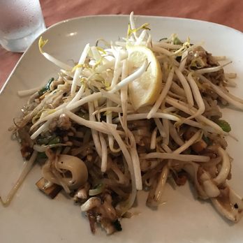 Joya - Squid Pad Thai, first time having them... It's pretty good - Thai Near Me - Brooklyn, New York Joya - Squid Pad Thai, first time having them... It's pretty good - Thai Near Me - Brooklyn, New York