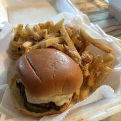 Big Bo's Grill - Cheese burger with Parmesan Garlic Fries