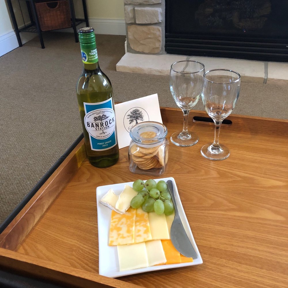 SevenOaks - Complimentary snacks and wine waiting in your cottage - Bed & Breakfast Near Me - Lake Geneva, Wisconsin SevenOaks - Complimentary snacks and wine waiting in your cottage - Bed & Breakfast Near Me - Lake Geneva, Wisconsin
