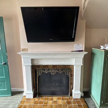 Centrella Hotel - Cottage 3 - Fireplace - Hotels Near Me - Pacific Grove, California