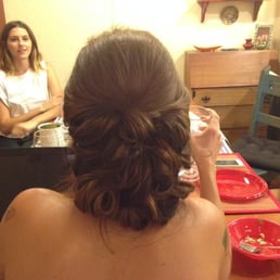 eight hours after Vivian styled my hair, and after a lay-down waxing session- held up beautifully!!! eight hours after Vivian styled my hair, and after a lay-down waxing session- held up beautifully!!!