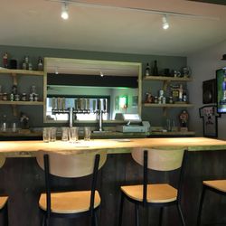 Buck's Brewing - Part of the bar.