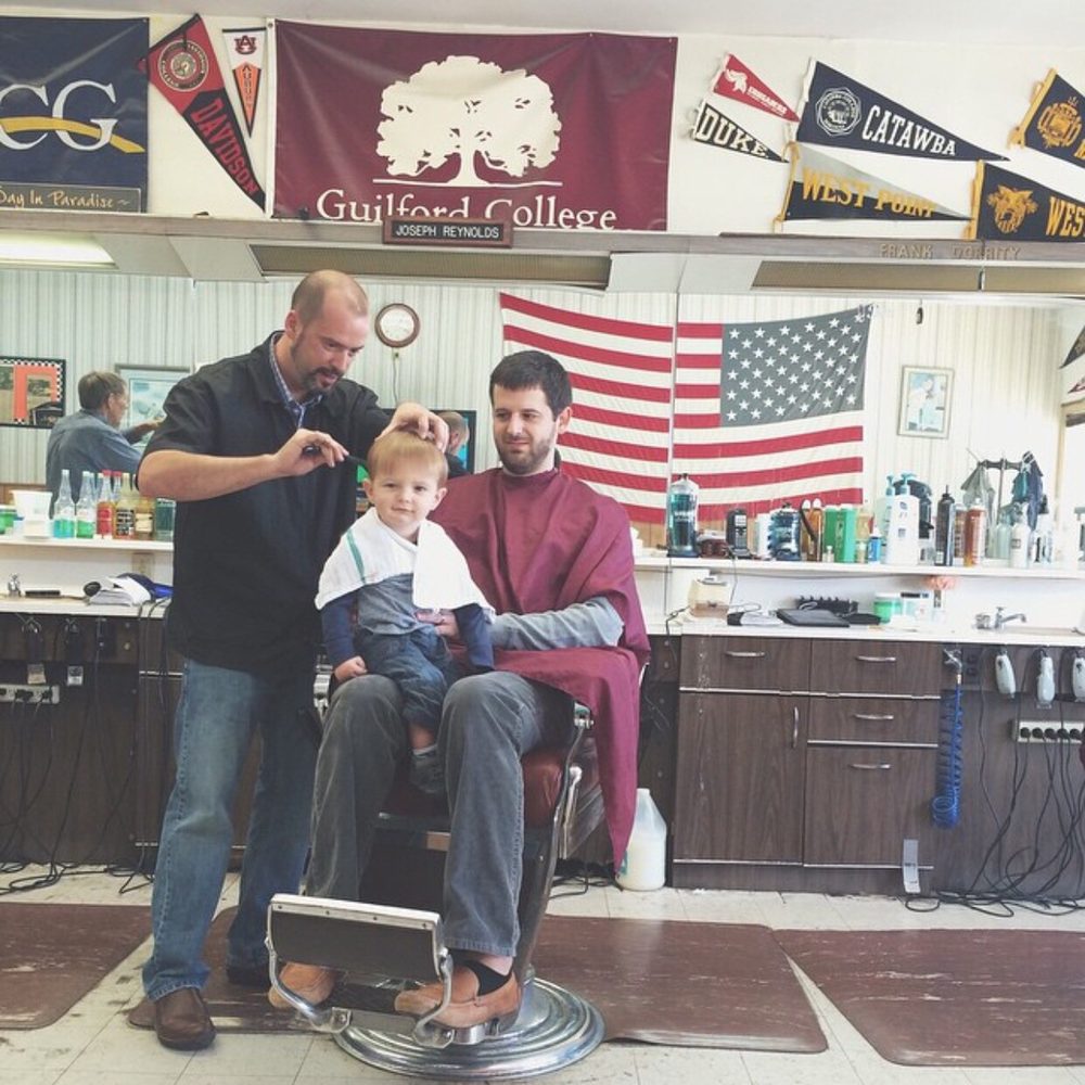 Gene's Styling & Barber Service Logo