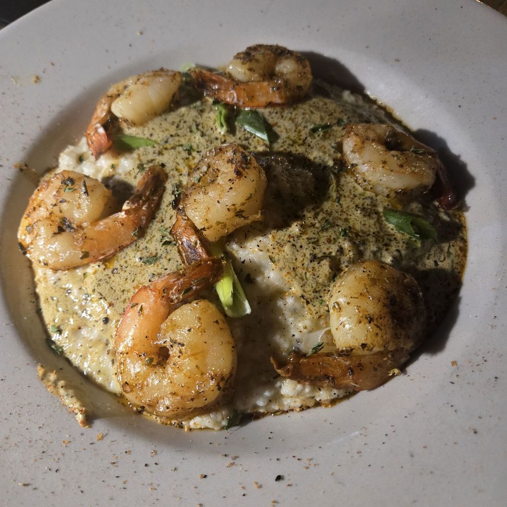 Shrimp & grits Shrimp & grits