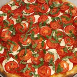 Joe's Pizza Studio City - Caprese pie