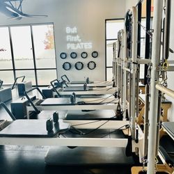 Pilates Barre - This aesthetic = 10000%