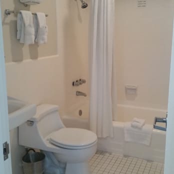 The Pearl Hotel - Bathroom. Clean and big - San Diego, CA