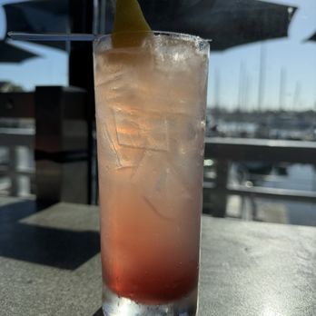 Yard House - Long Beach Tea - Bars Near Me - Long Beach, California