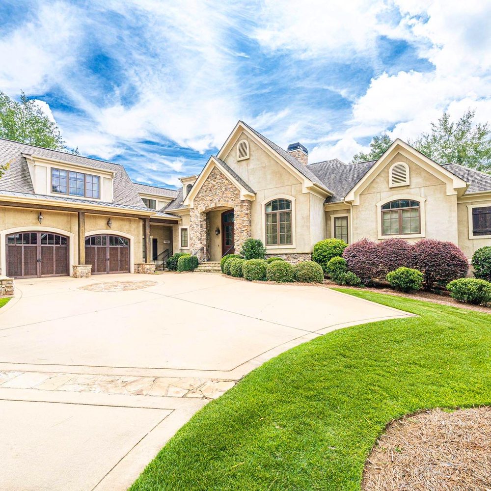 JAY BENTLEY MEDIA Updated August 2024 194 W Lakeview Dr NE