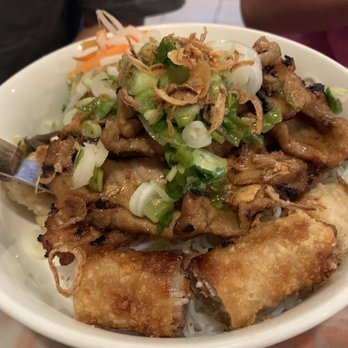 Tu’s Kitchen - Egg rolls with pork - Vietnamese Near Me - Broomfield, Colorado Tu’s Kitchen - Egg rolls with pork - Vietnamese Near Me - Broomfield, Colorado
