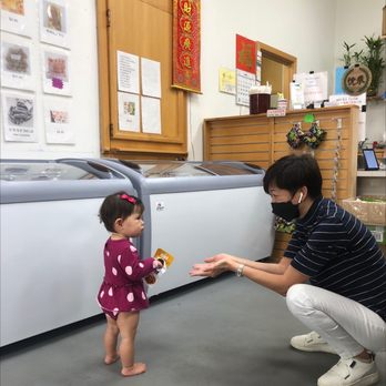 Kanjico - The owner playing with Luna and speaking Mandarin. - International Grocery Near Me - Honolulu, Hawaii Kanjico - The owner playing with Luna and speaking Mandarin. - International Grocery Near Me - Honolulu, Hawaii