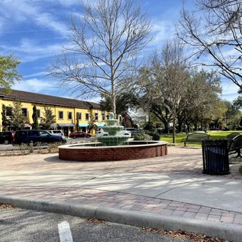 Roots Raw Juice Bar - Fountain in the plaza - Juice Bars & Smoothies Near Me - Lake Mary, Florida Roots Raw Juice Bar - Fountain in the plaza - Juice Bars & Smoothies Near Me - Lake Mary, Florida