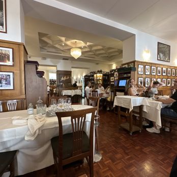 Alfredo alla Scrofa - Inside restaurant - Italian Near Me - Rome, RM