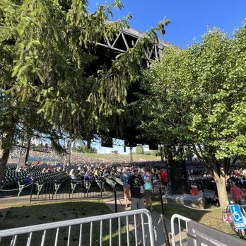The Pavilion at Star Lake - a large crowd of people - Music Venues Near Me - Burgettstown, Pennsylvania The Pavilion at Star Lake - a large crowd of people - Music Venues Near Me - Burgettstown, Pennsylvania