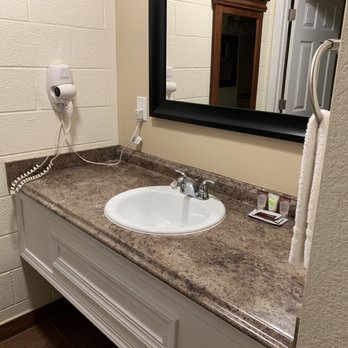 Townhouse Motel - Large vanities - Hotels Near Me - Klamath Falls, Oregon Townhouse Motel - Large vanities - Hotels Near Me - Klamath Falls, Oregon