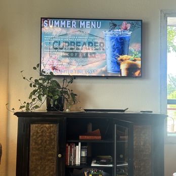 Cupbearer Coffee - Indoor space and summer tea flavors - Coffee & Tea Near Me - Canyon Lake, Texas