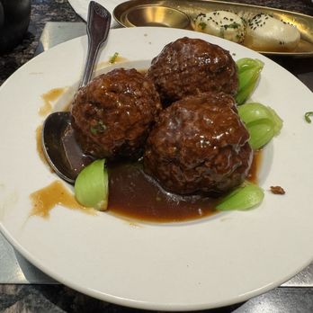 Auntie Qiu Kitchen - Lion's Head (giant meatball) - Shanghainese Near Me - Arcadia, California