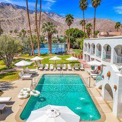 Pool 1 - water vollyball, pickleball and tennis courts, music, rafts, grassy lawn games