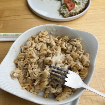 Green Table - Cauliflower Pizza and Mac n cheese with cauliflower - Juice Bars & Smoothies Near Me - Santa Barbara, California