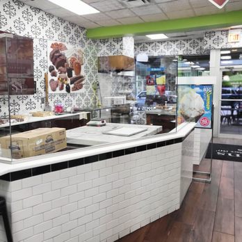 Kilwins Hyde Park - Chocolatiers & Shops Near Me - Chicago, Illinois