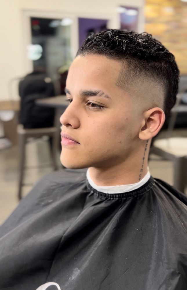 Majetee Barbershop & Hair Salon Logo