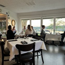 Enzo's on the Lake - Interior