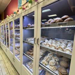 El Quetzal Bakery & Restaurant - Breads, pastries. Baked fresh daily.
