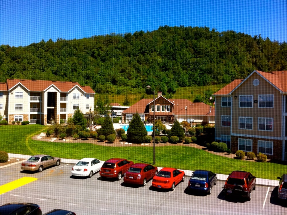 UNIVERSITY HIGHLANDS Updated October 2024 289 Ambling Way, Boone, North Carolina