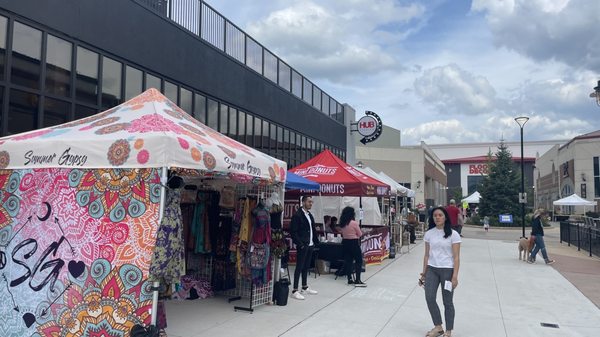Twelve Mile Crossing at Fountain Walk by null